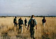 Walking in Tansania/Foto:P.Jones